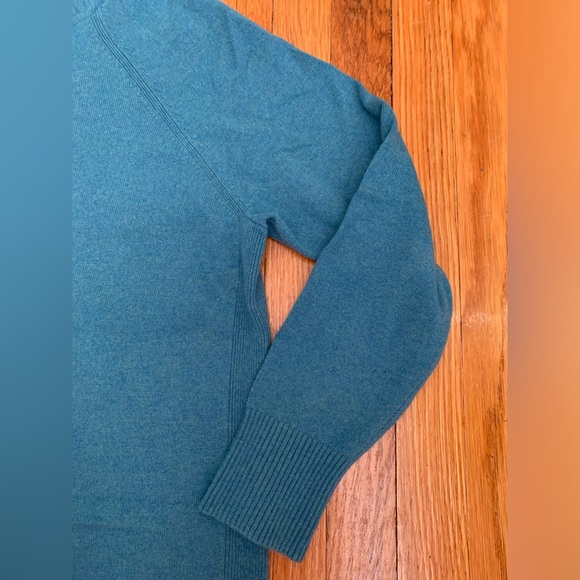 L.L. Bean women’s classic cashmere sweater relaxed mock neck size L - Picture 3 of 11